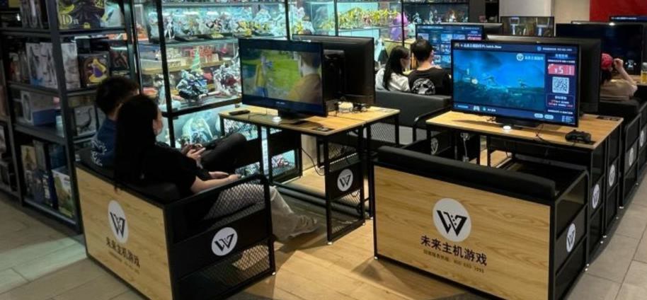 我在没有店员的共享主机店待了一天