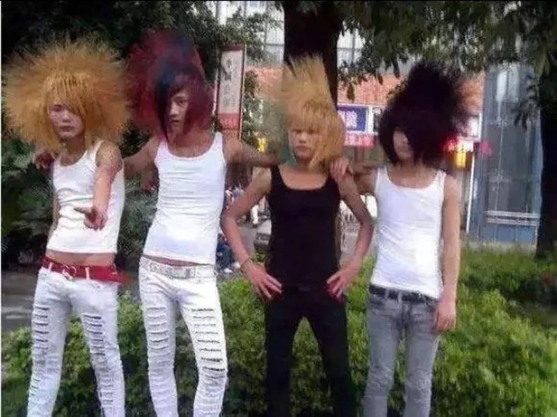 巴黎时装周男模体态,巴黎时装周2019泳装秀