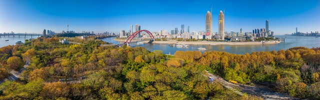 五一武汉江滩旅游人山人海,武汉青山江滩攻略