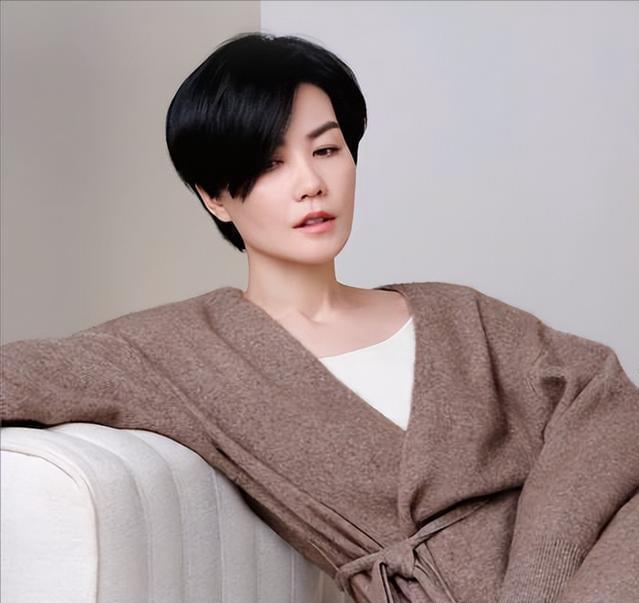 哪几个女明星的鼻子不好看,鼻子不好看的十大女星