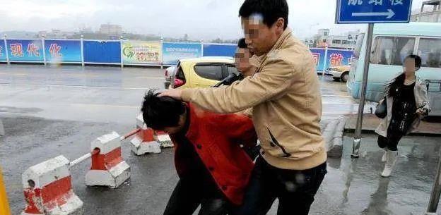 5岁小孩突然喊脚疼,地铁上小孩喊妈妈原视频