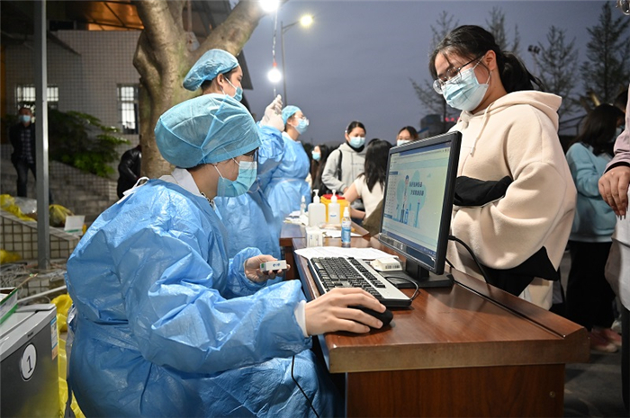 “三无家庭”的考生,为啥不建议学临床医学?老师说出专业现状