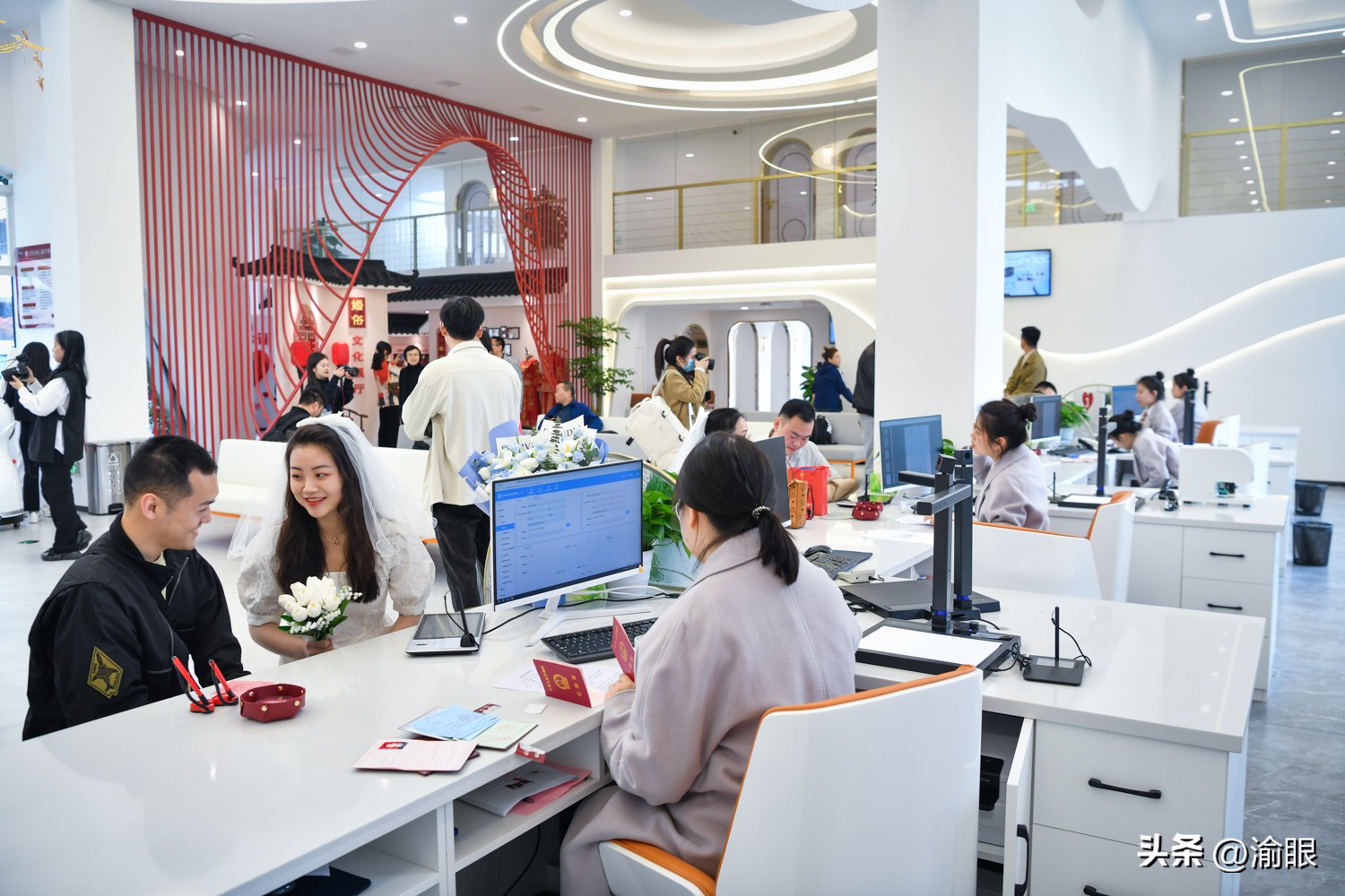 公园式婚姻登记中心启用,重庆欢乐谷办结婚证需要什么