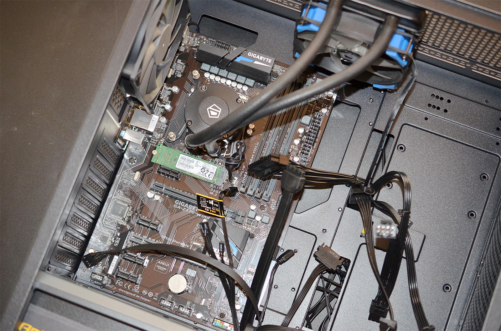 安钛克dp502机箱神光同步教程,安钛克dp503雷电机箱装机视频