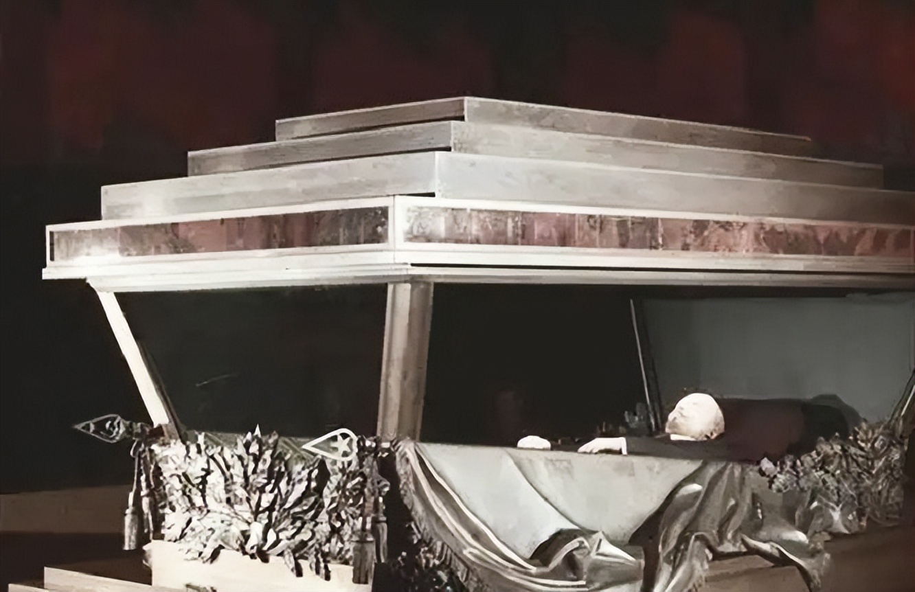 毛主席的水晶棺：纯度达99.9999%，可抗8级地震，已无人能再做！