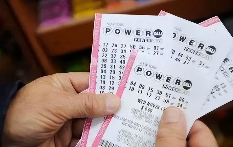 神秘男子一天买几万彩票中了不领,传奇故事神秘男子每天买上万彩票