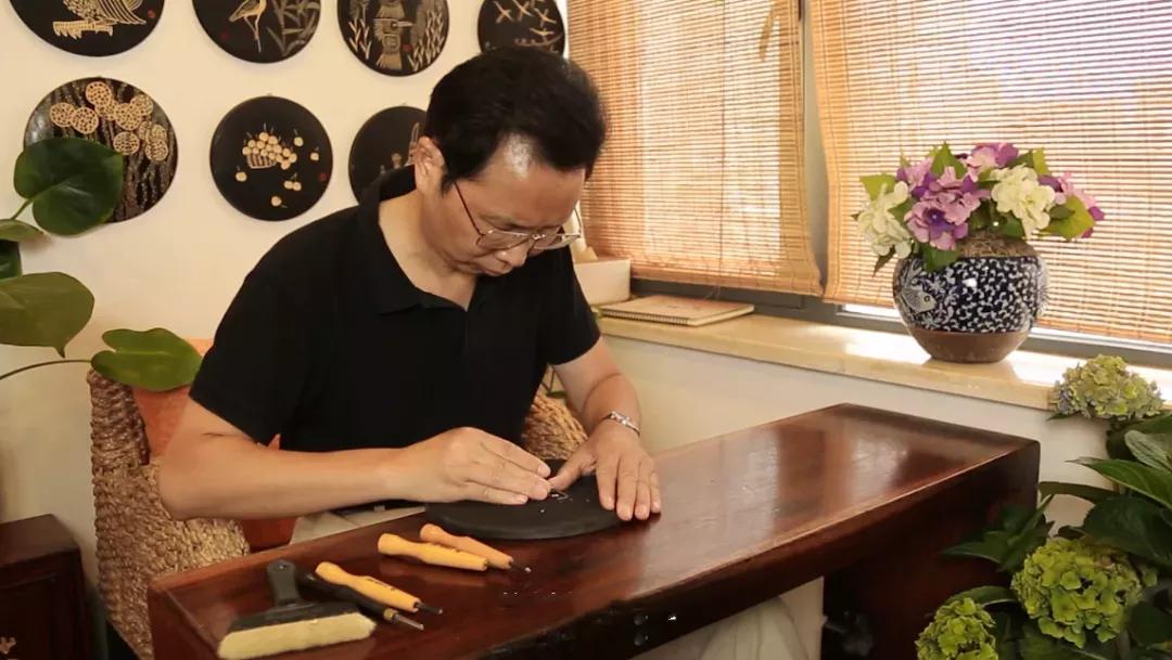 赵宗彪《木上江南》：刻刀下的四季弦歌