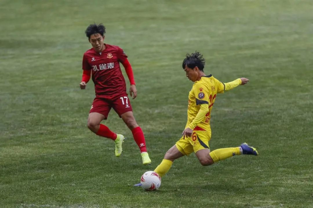 中甲赛场激情燃烧公安卫士倾情守护