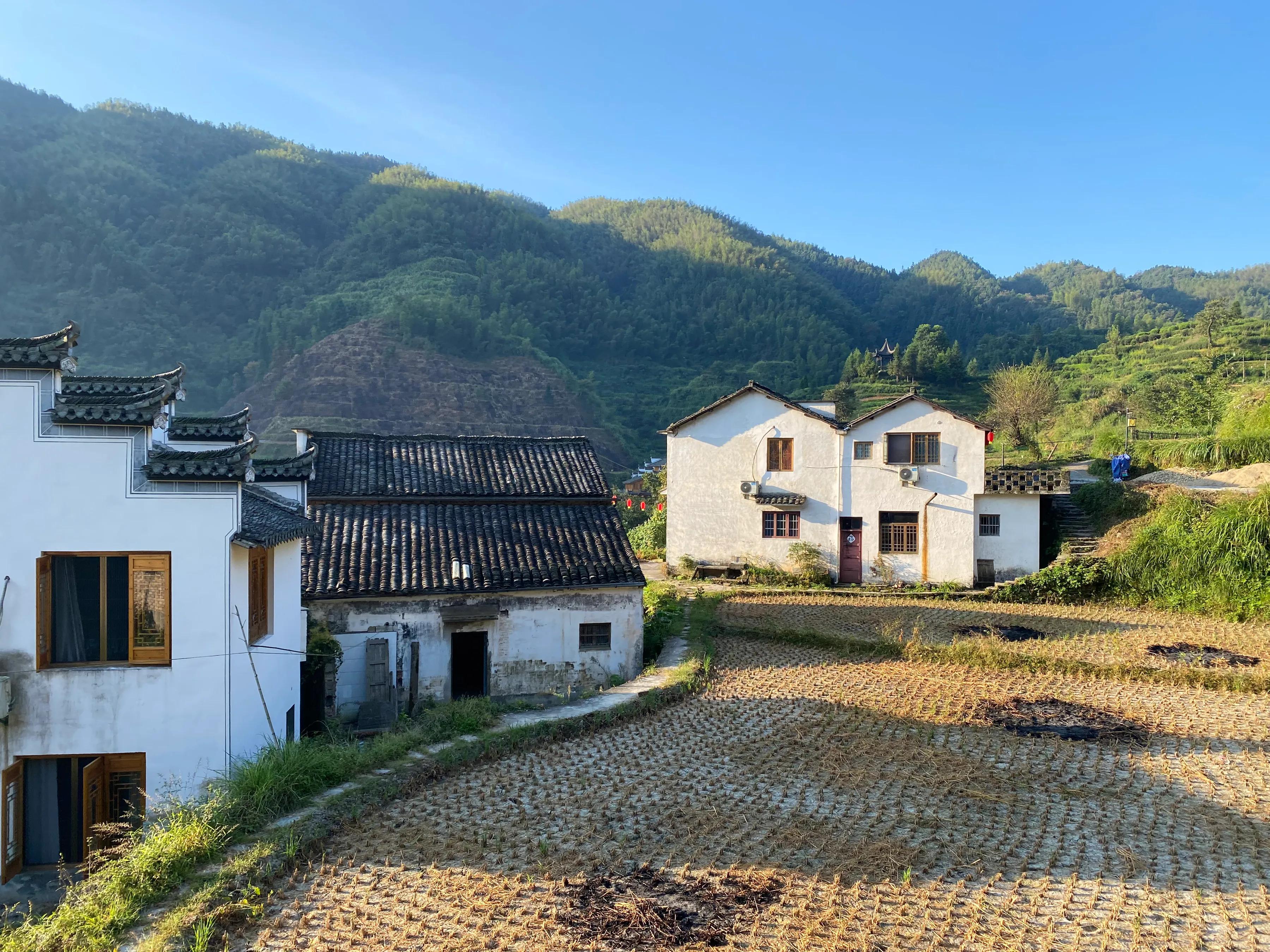 安徽屯溪离黄山有多远,为什么叫屯溪而不叫黄山
