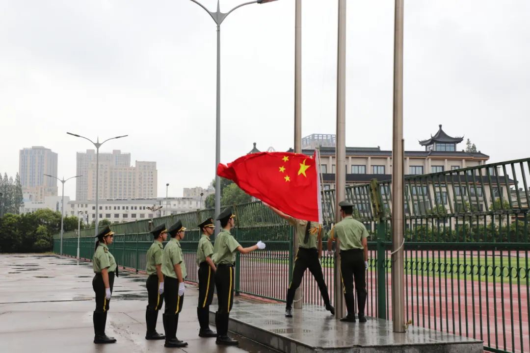 盐城市初级中学2023年“铁军国防训练营”闭营仪式隆重举行