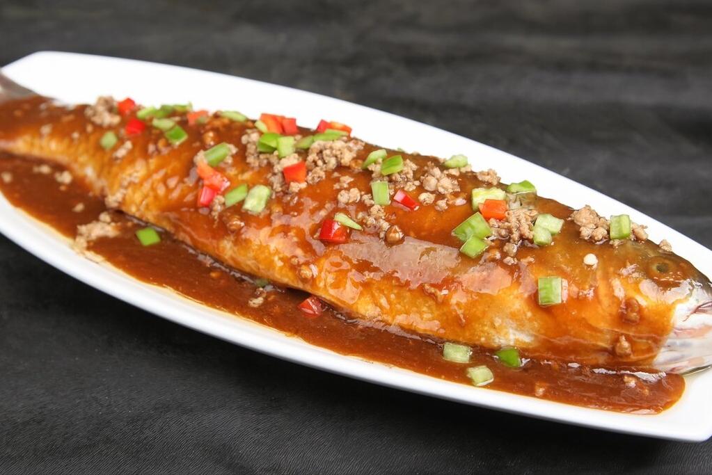 炖鱼要想去腥，别再放料酒了，只需多放2样，鱼肉香嫩，腥味全无