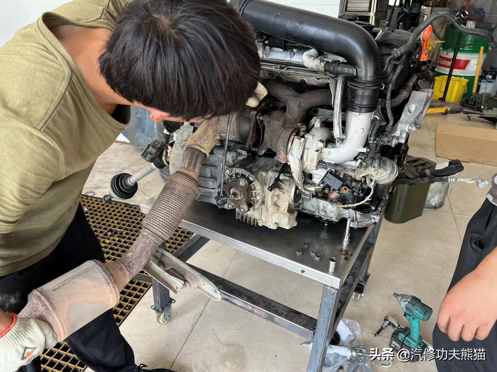 严谨的德国工人钣金修复,严谨的德国师傅修复事故车