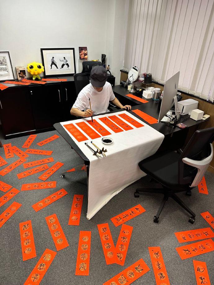 周星驰炒楼收入,周星驰炫富集锦