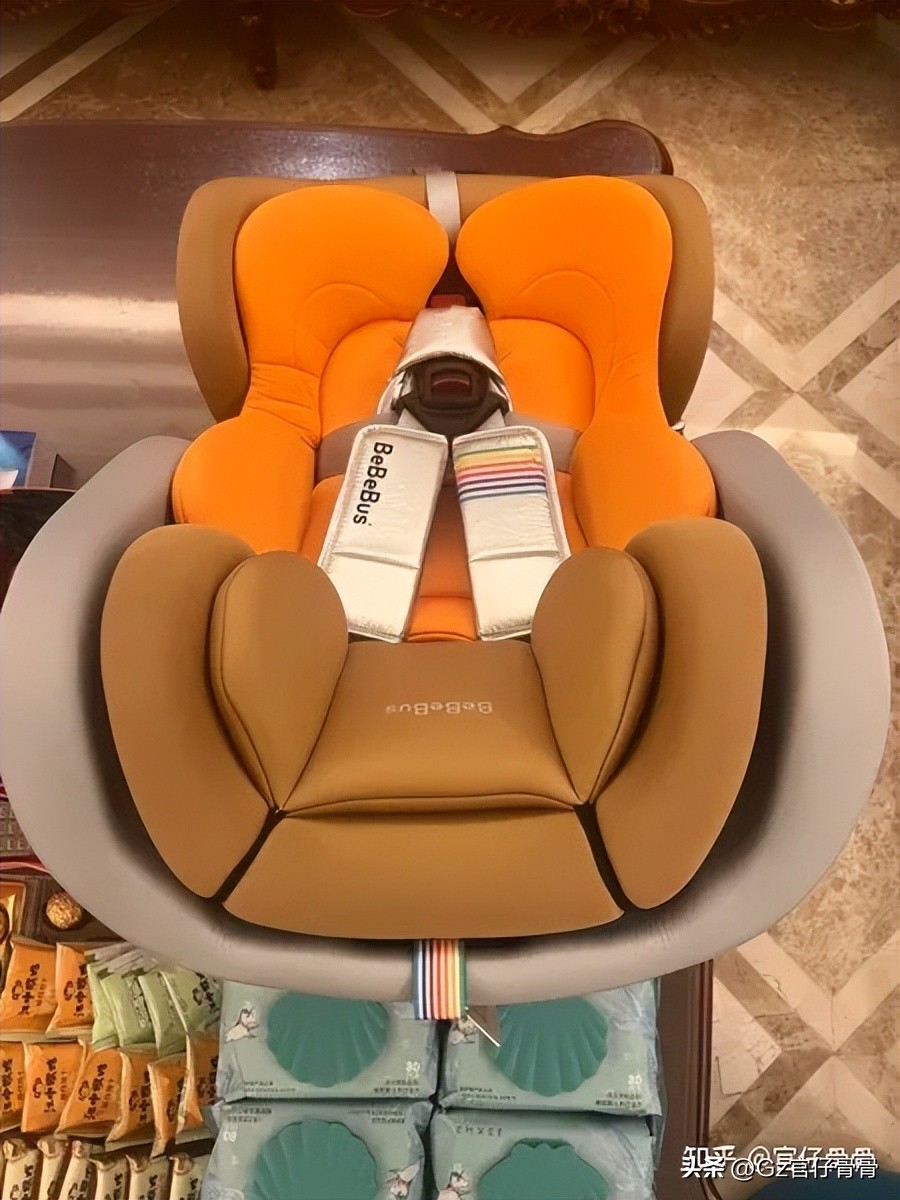 刚出生的小孩能坐汽车安全座椅吗,一出生就可以坐安全座椅吗