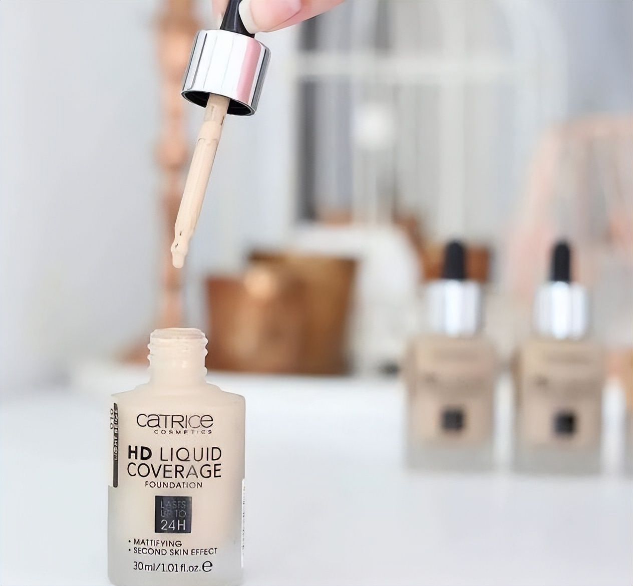 粉底液BB霜哪个保湿效果好,粉底液推荐油皮遮瑕持久不脱妆