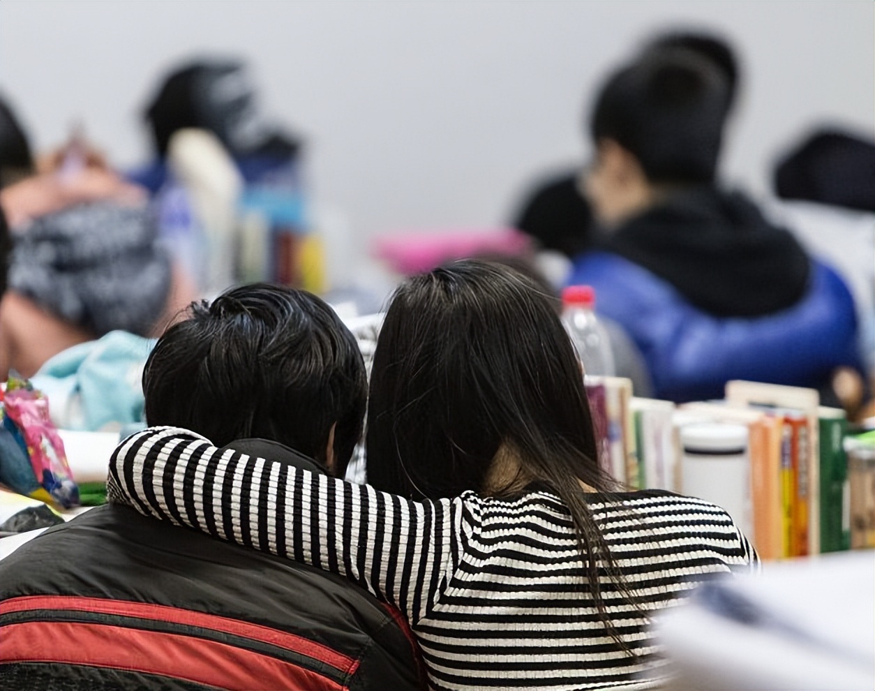 面对快餐式爱情大学生应该怎么做,大学生快餐式恋爱和快餐建立感情