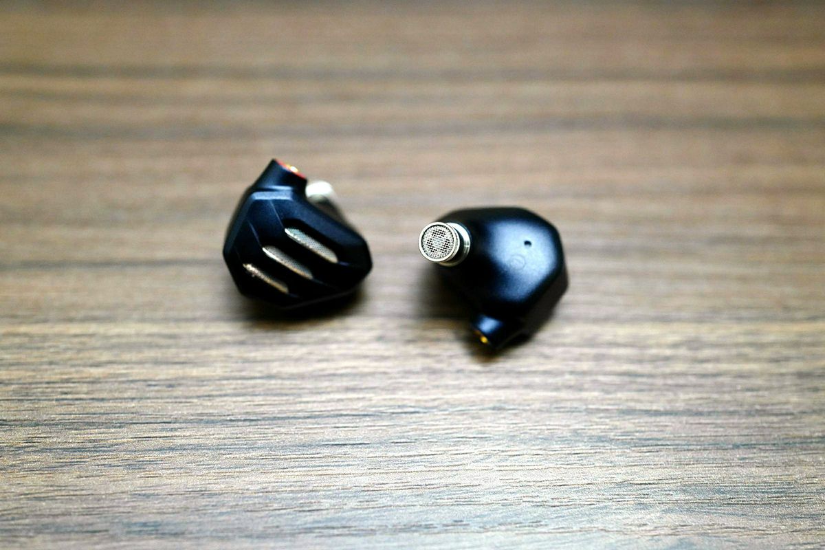 飞傲fh9和7s哪个性价比高,飞傲fa9和fh7s哪个好