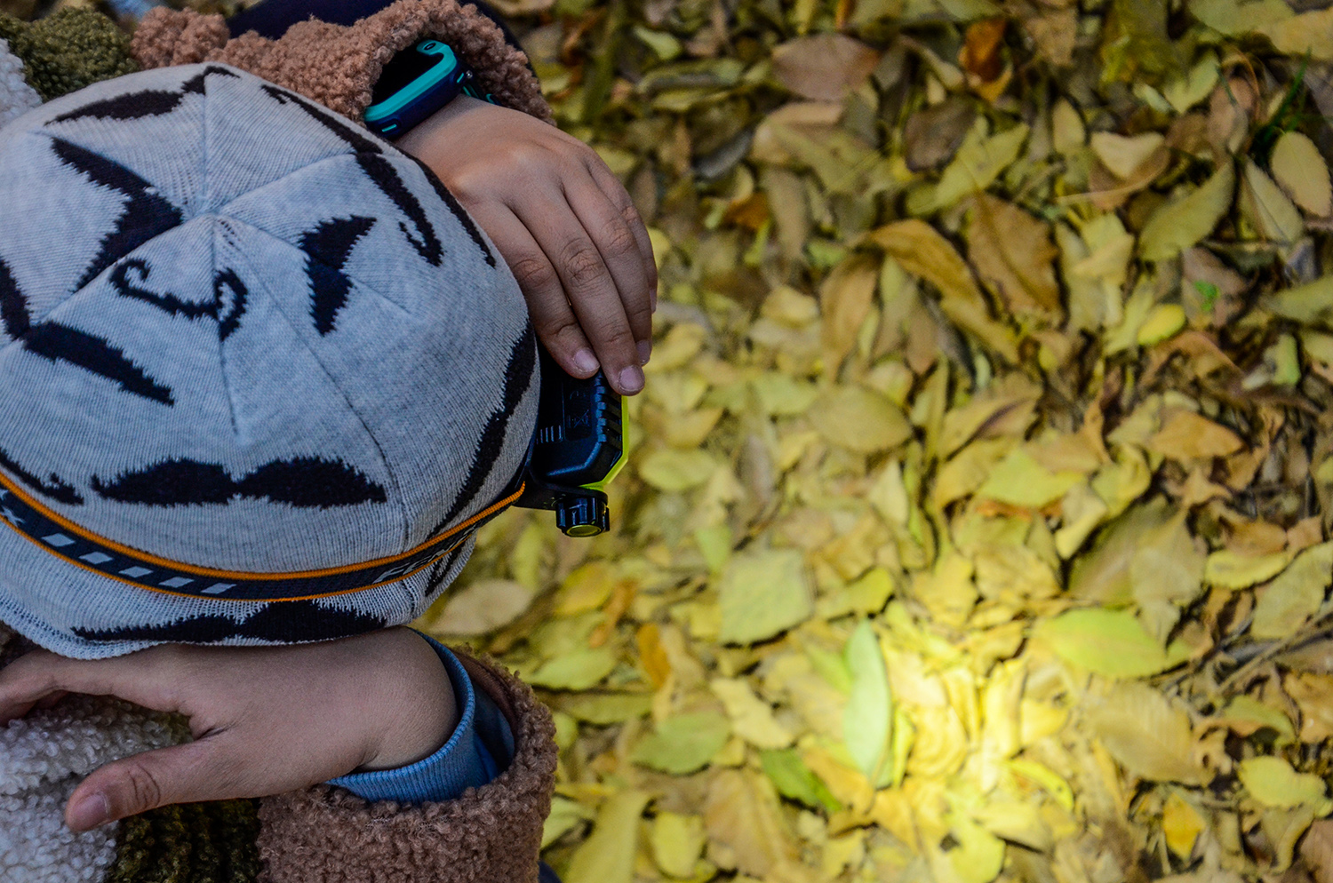 黄白光自由切换两用头灯,泛光和远射一体头灯