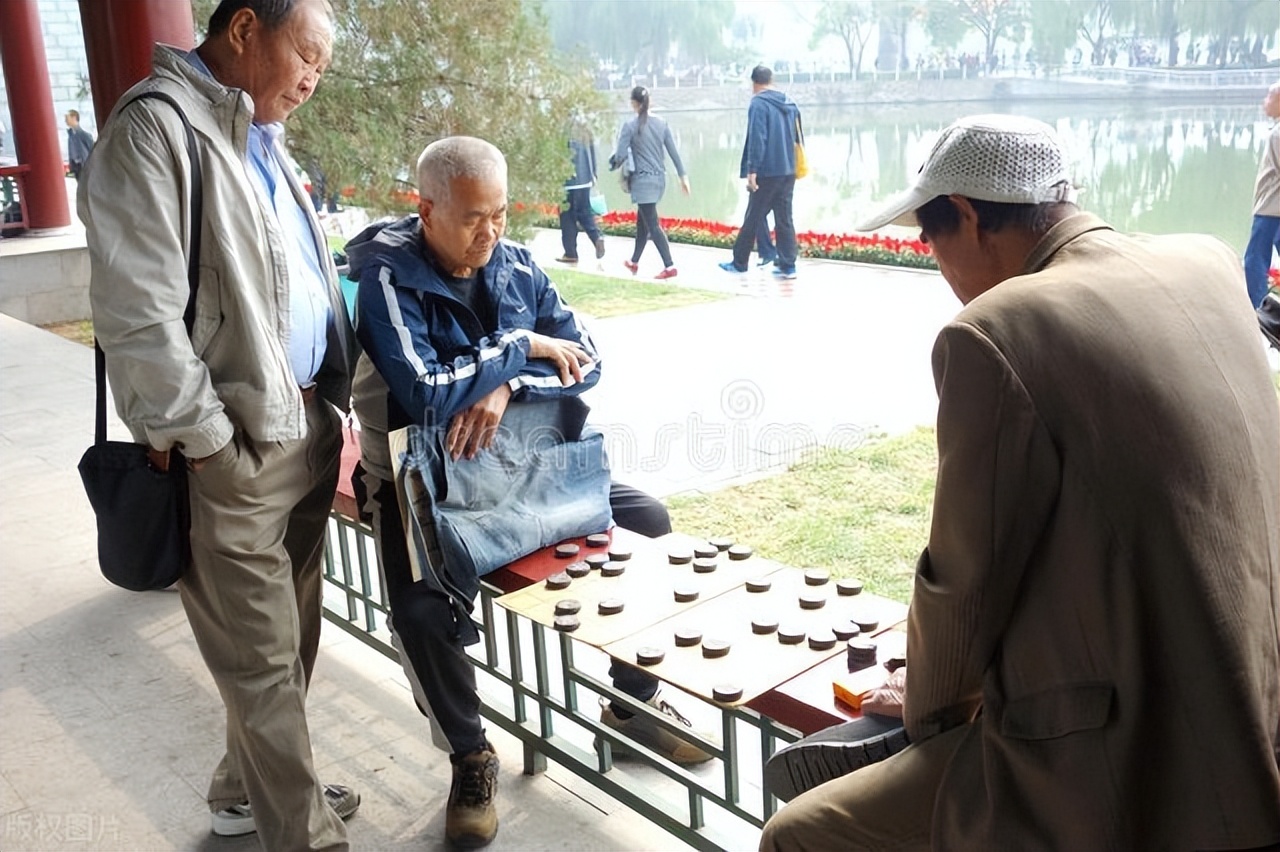 40多岁身上有老人味是什么原因,中年男人身上为什么有一股老人味