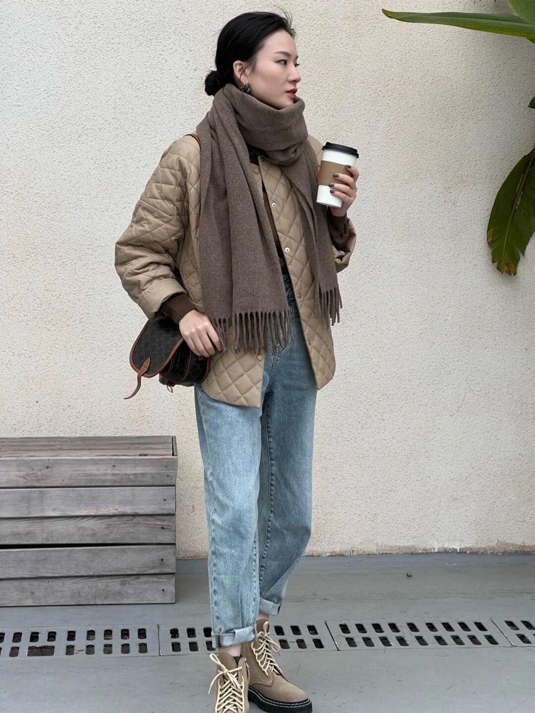 小脚裤马丁靴穿搭,牛仔裤马丁靴搭配女生腿粗冬季