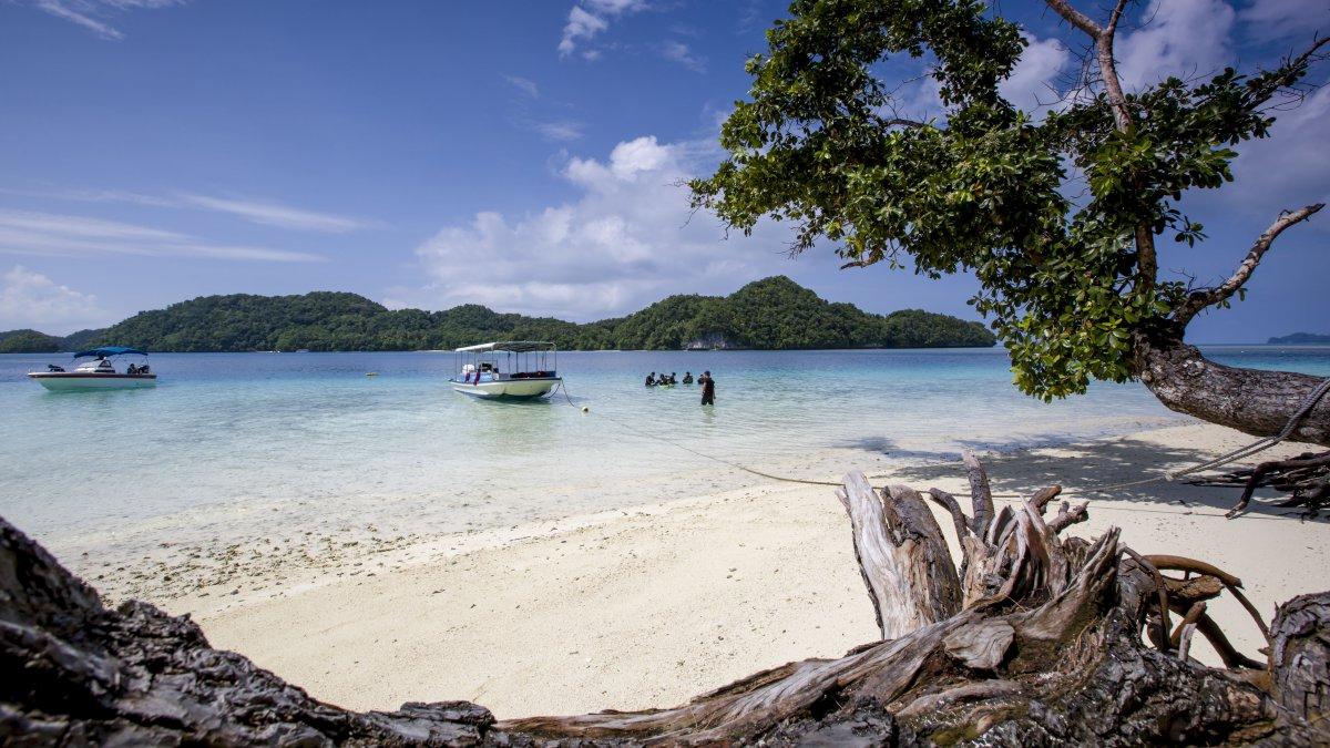 帕劳总统扬言，中国船只驶入专属经济区勘测，要求美国在境内驻军