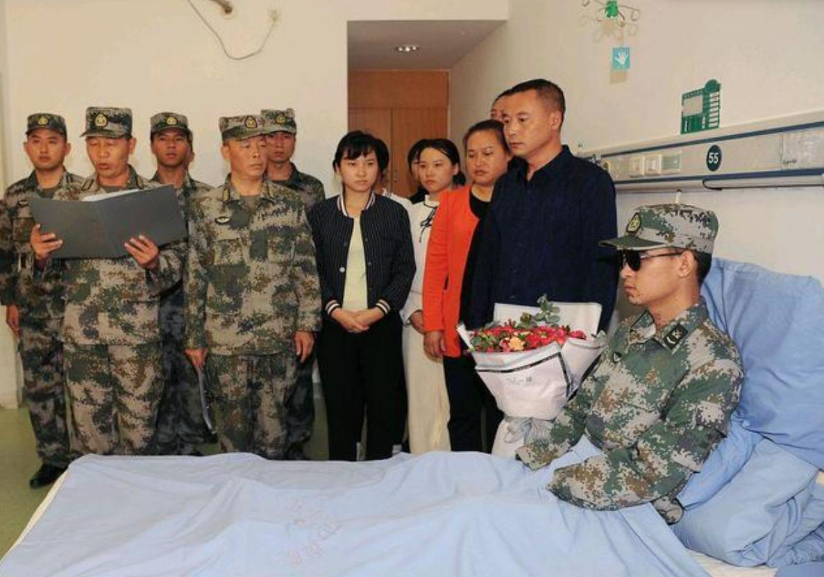 排雷英雄杜富国事迹,排雷英雄杜富国八一勋章视频