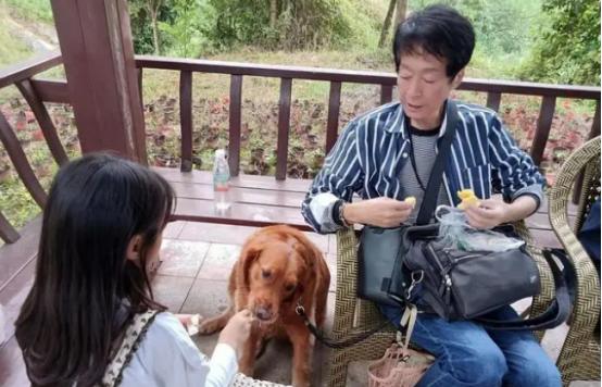 来内地养老的七位港星：农村盖大别墅，免费坐公交，生活很滋润