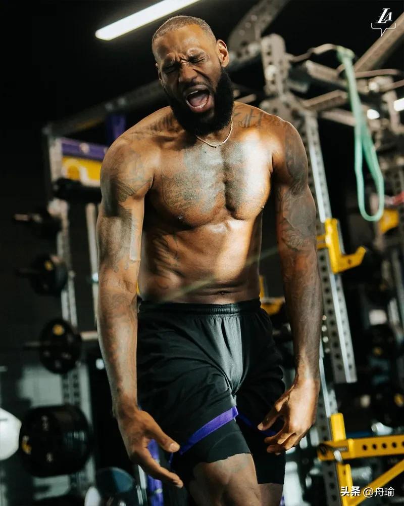 湖人球员赛后采访浓眉道歉,nba詹皇怒吼