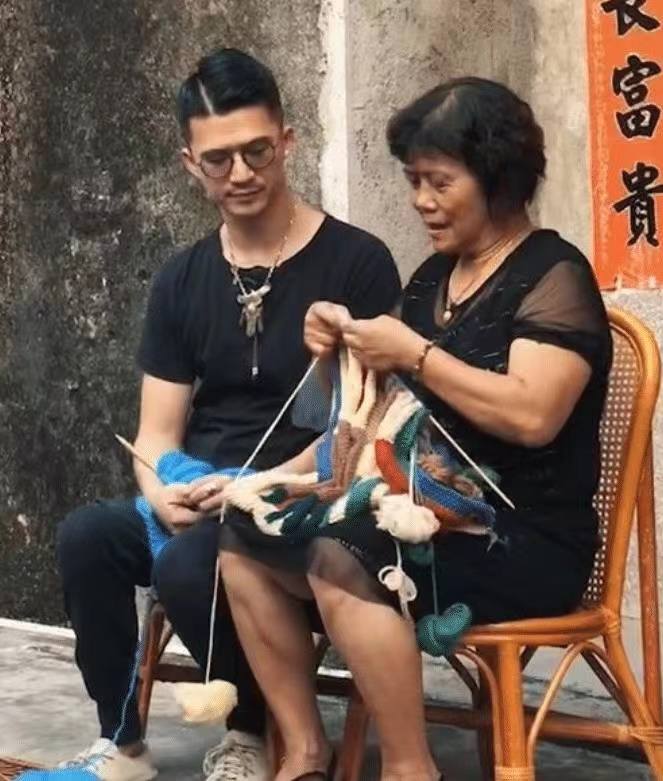 80后广东小伙，回村织毛衣，年入500万，一件毛衣卖8990元，凭啥