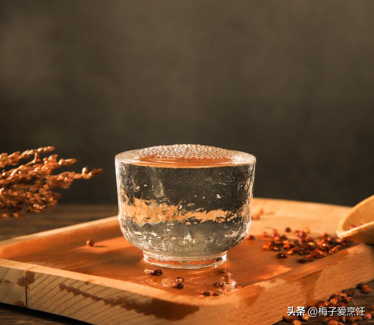 怎么从酒瓶上面区别纯粮酒真假,从酒瓶上怎样看是纯粮食酒