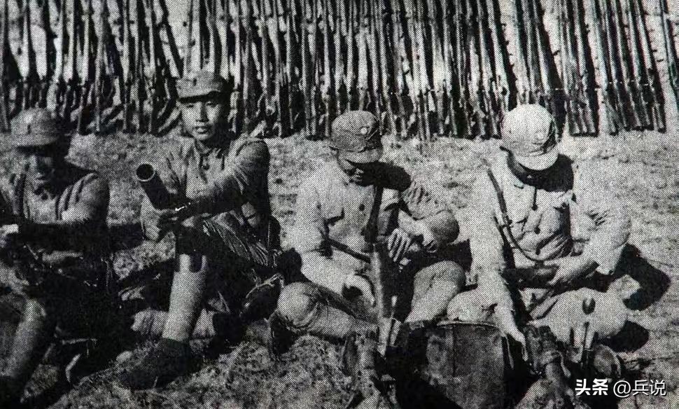 *药弹**不够怎么办？战士说：从敌尸上收*药弹**，是我的老本行