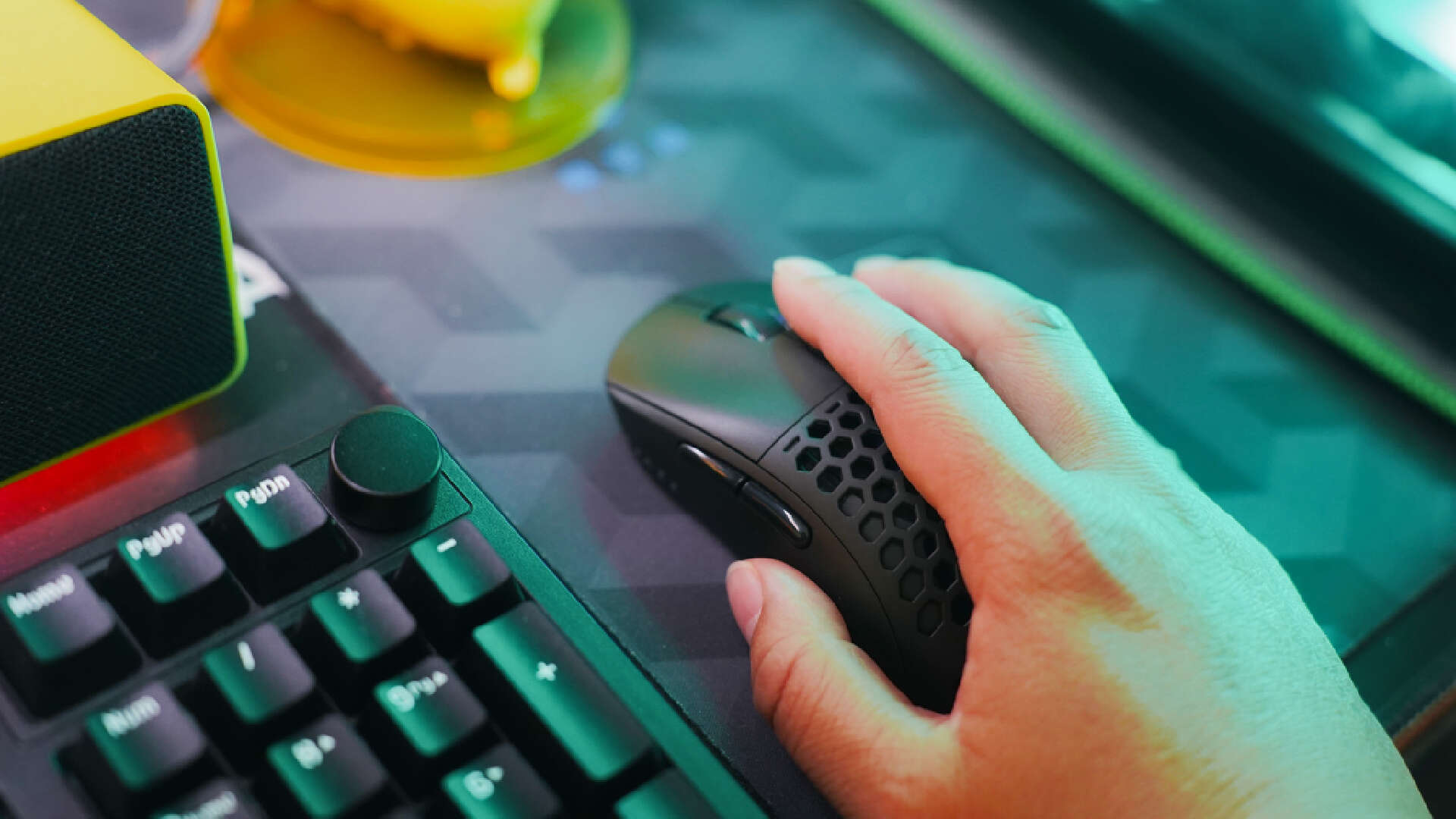 黑爵aj199和雷蛇v3差距,黑爵鼠标aj199和pro