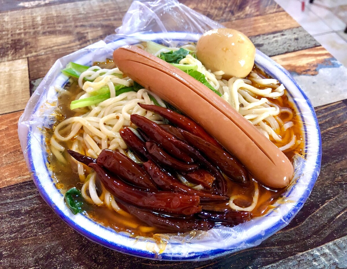 开个安徽正宗牛肉板面店挣钱吗,牛肉板面挣钱