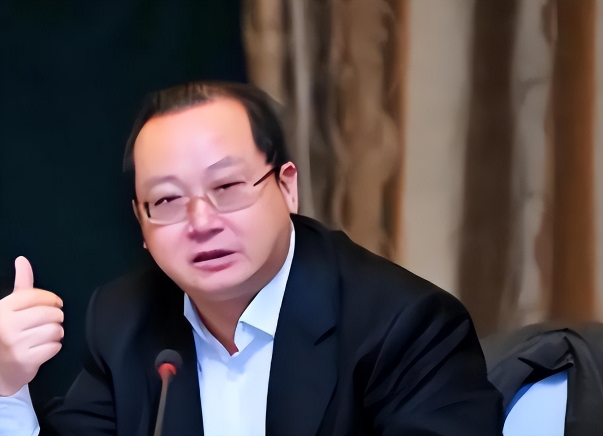 重庆贪官上任一天落马：*规则潜**女下属，因好色被拍200G不雅视频