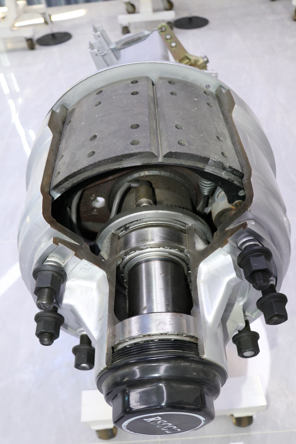 挂车车轮轴承坏了会怎么样,半挂轮胎轴承坏了可以开吗