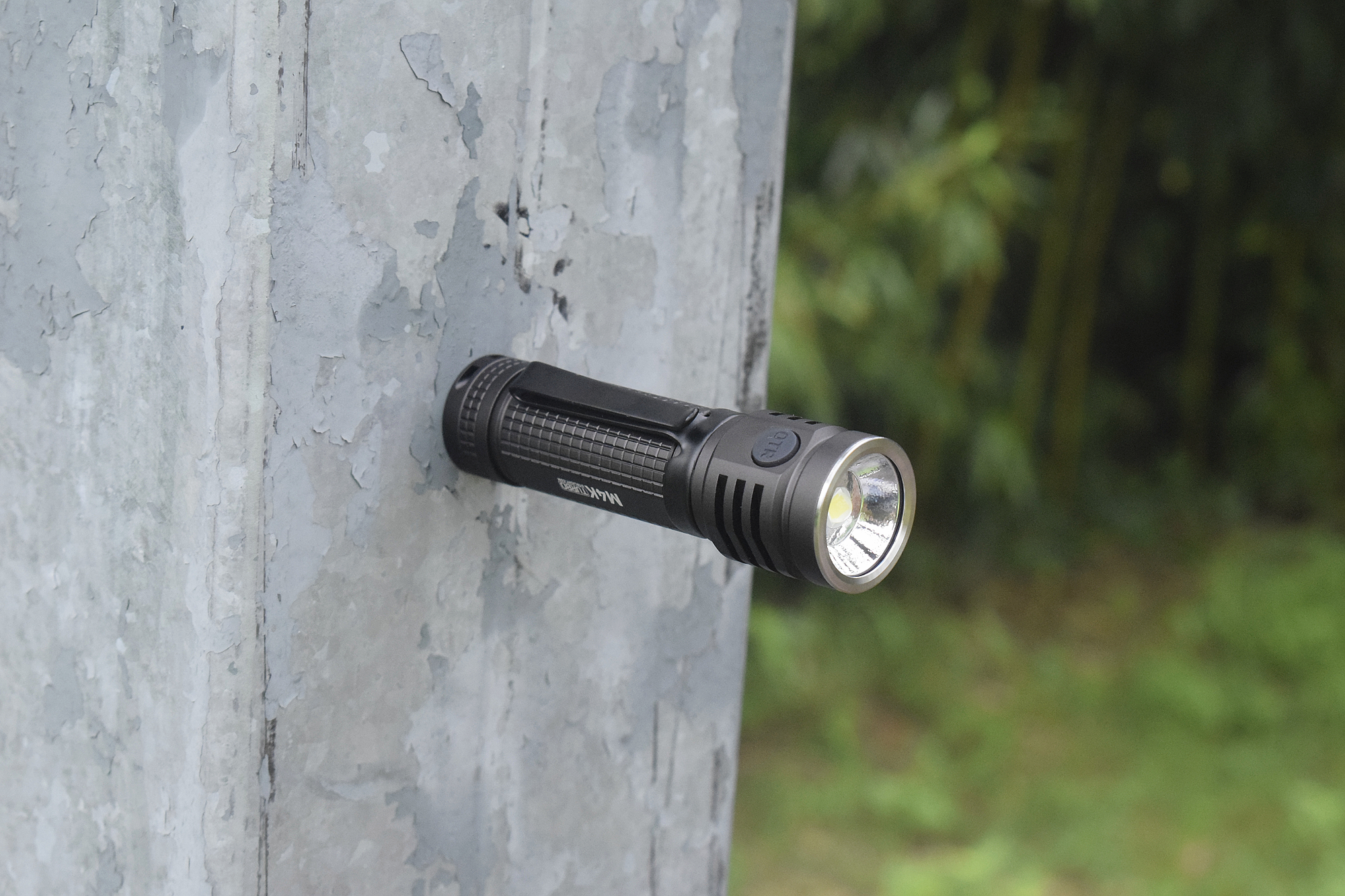 短小精悍实力派！在路上M4KEDC小手电体验