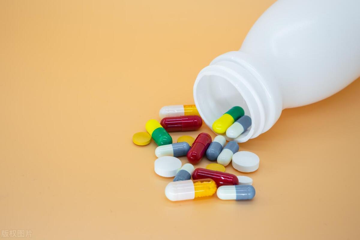 胸部周围为啥长毛毛,女人胸部长汗毛怎么回事