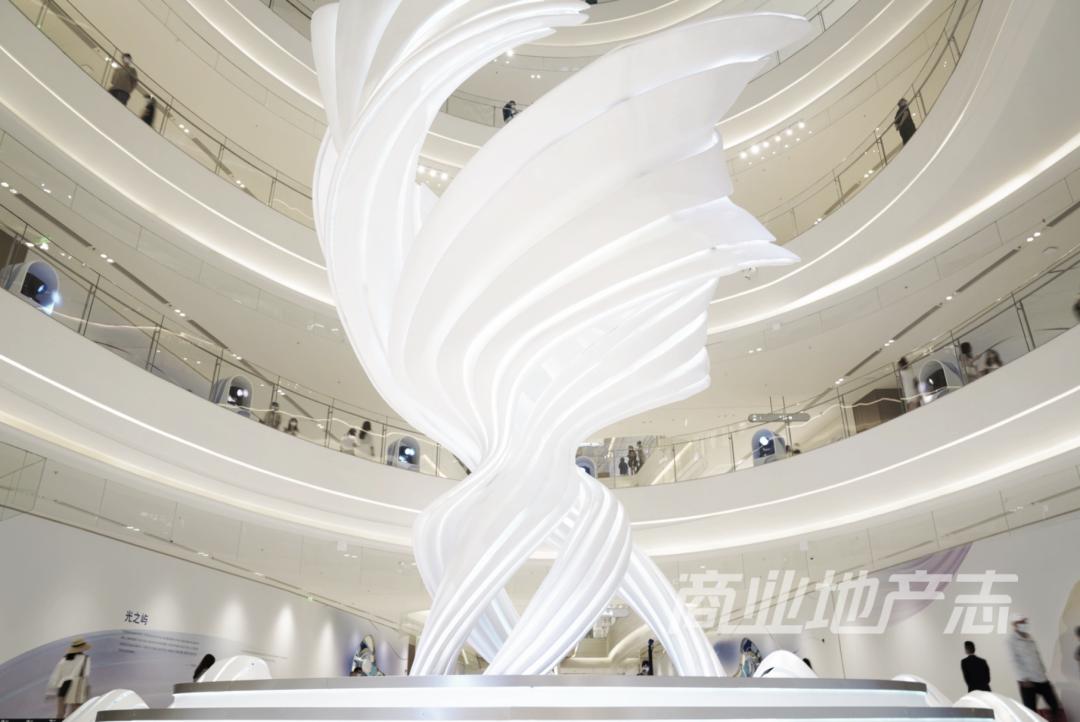 为了提升观察海口万象城的本地化视角,我在海口住了一整周