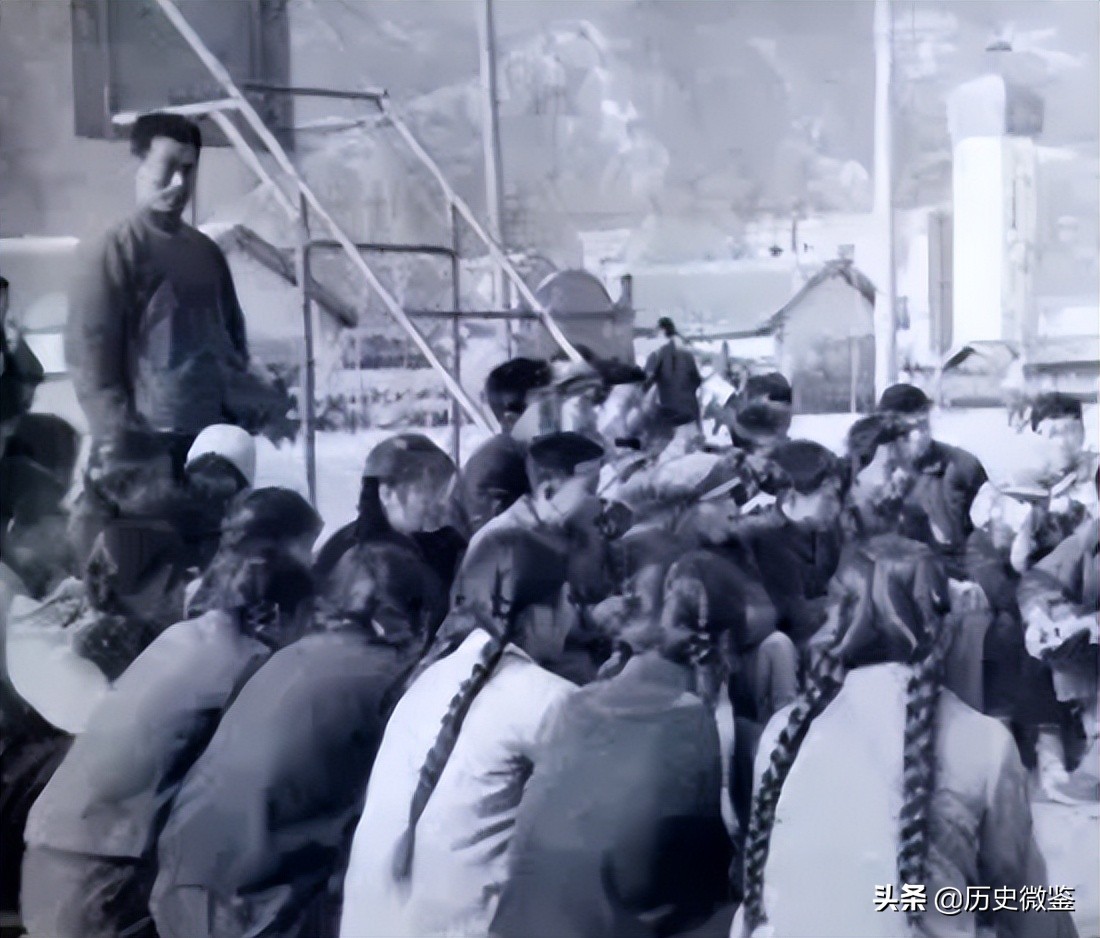 浙江女孩瞒着爸妈，寻找养父母12年，跪养母坟前嚎啕大哭：来晚了