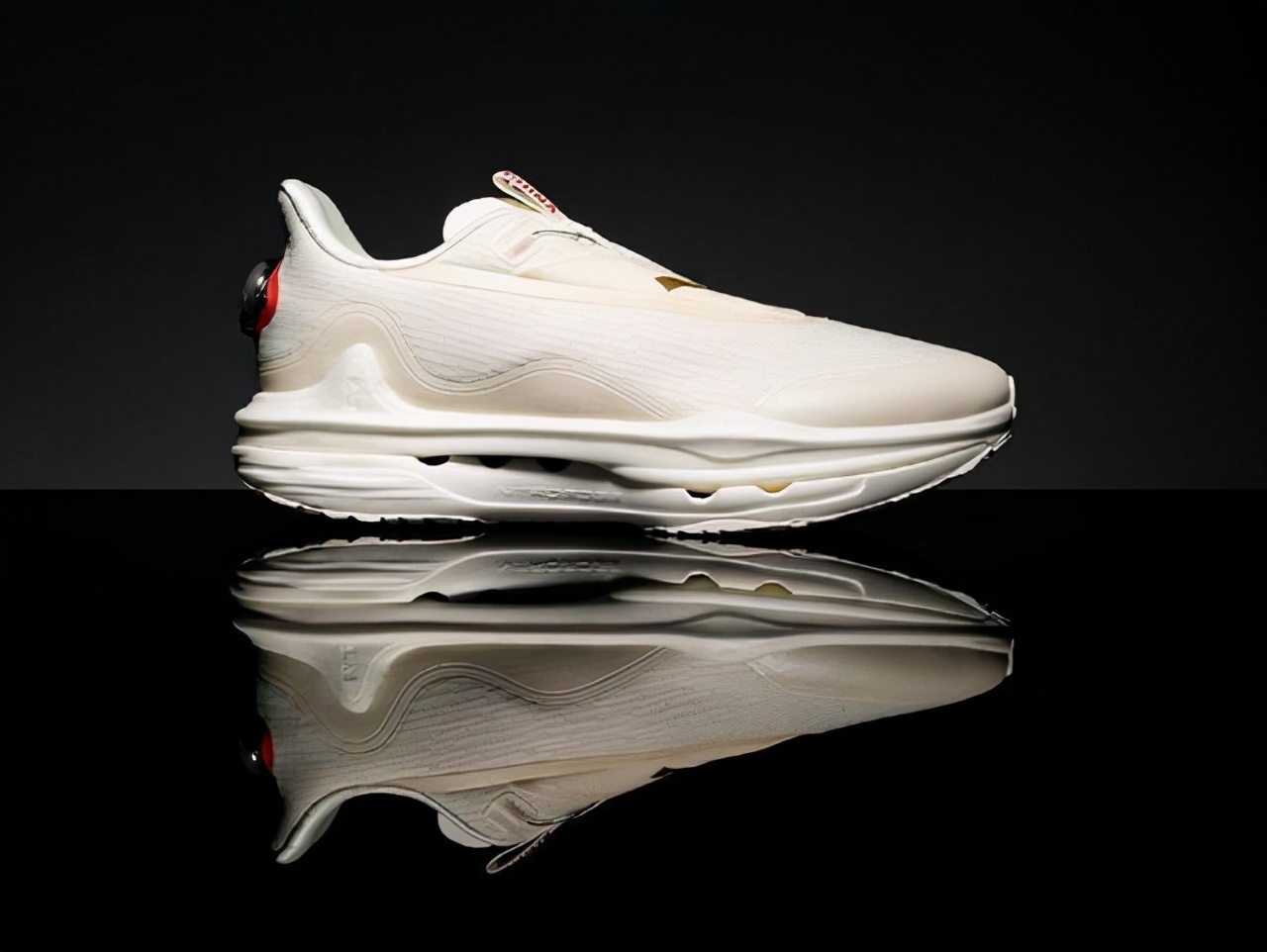 谷爱凌同款跑鞋,安踏冠军跑鞋2代pro谷爱凌配色