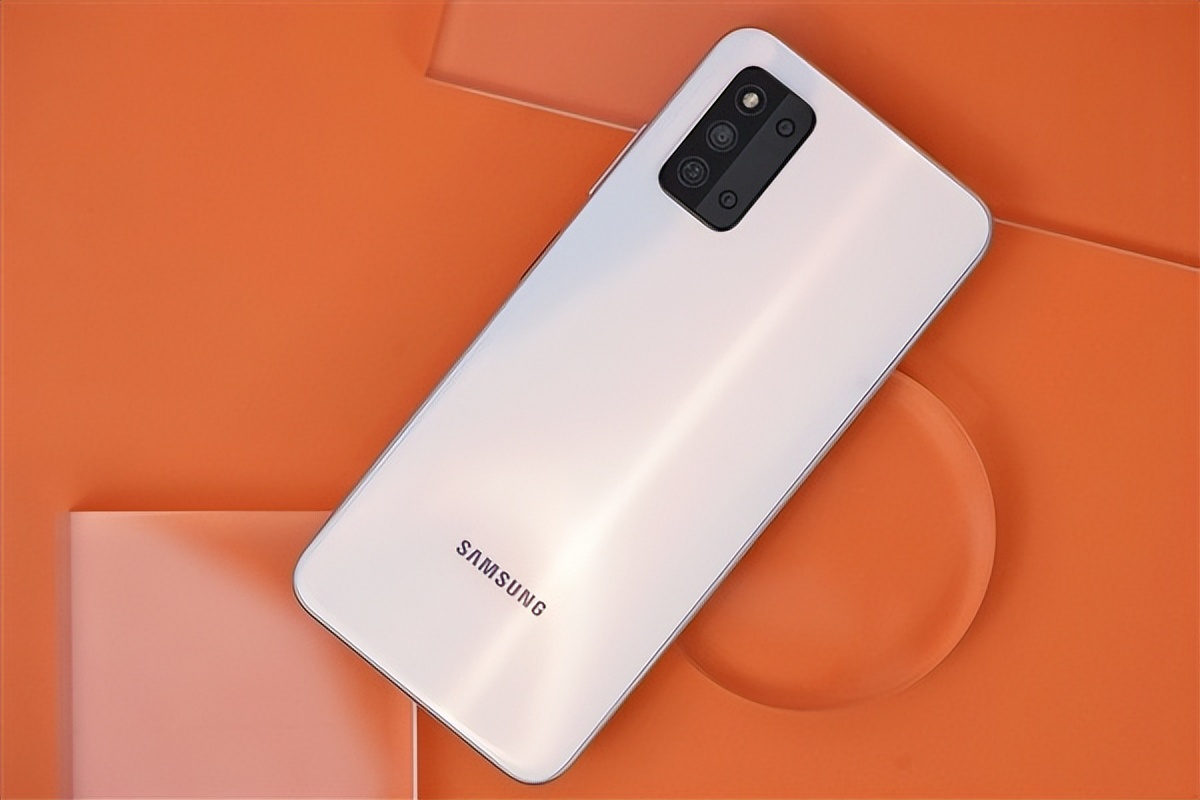 三星5500mAh新机规模性备货，骁龙6nm芯片，12+256G放在2899