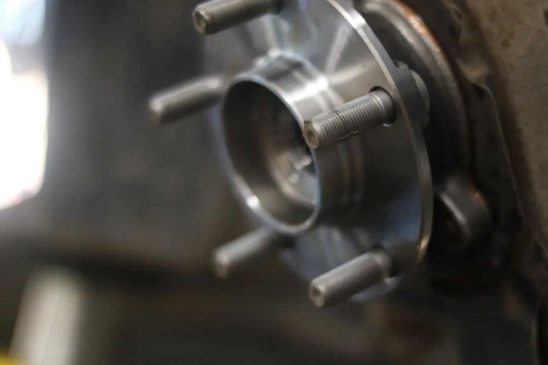 09天籁全车翻新整改多少钱,日产天籁自己撞烂了维修多少钱