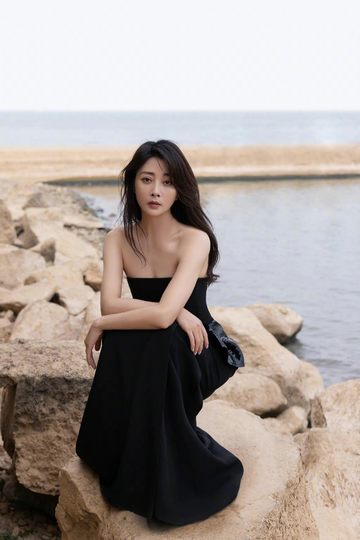 殷桃大秀马甲线图片,殷桃最新穿搭图片