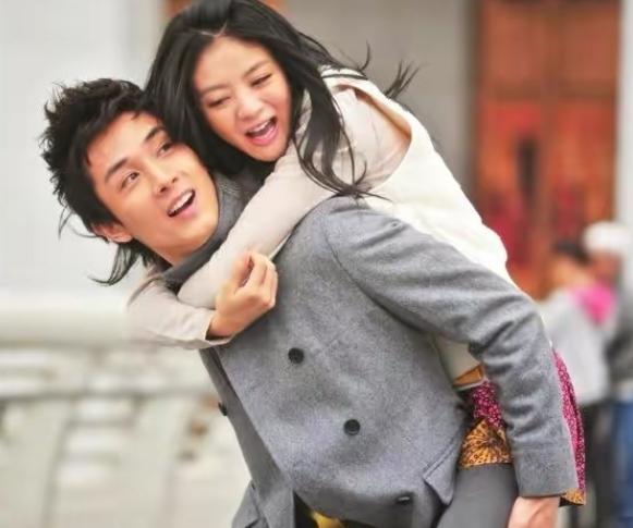 “被小三”的戚薇，背锅8年不坑声，她的聪明你想不到