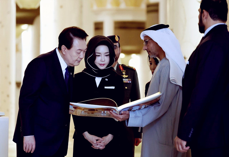 韩国第一夫人金建希着装图片,尹锡悦金建希访问阿联酋