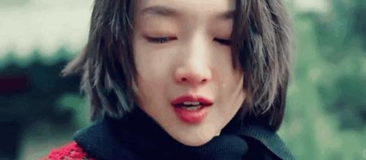 周冬雨相貌平平为什么那么火,周冬雨为什么一出道资源就那么好