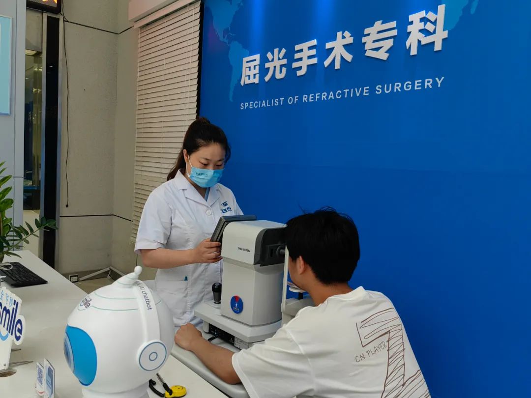 高考近视手术需要摘镜吗,高考后迎近视手术潮
