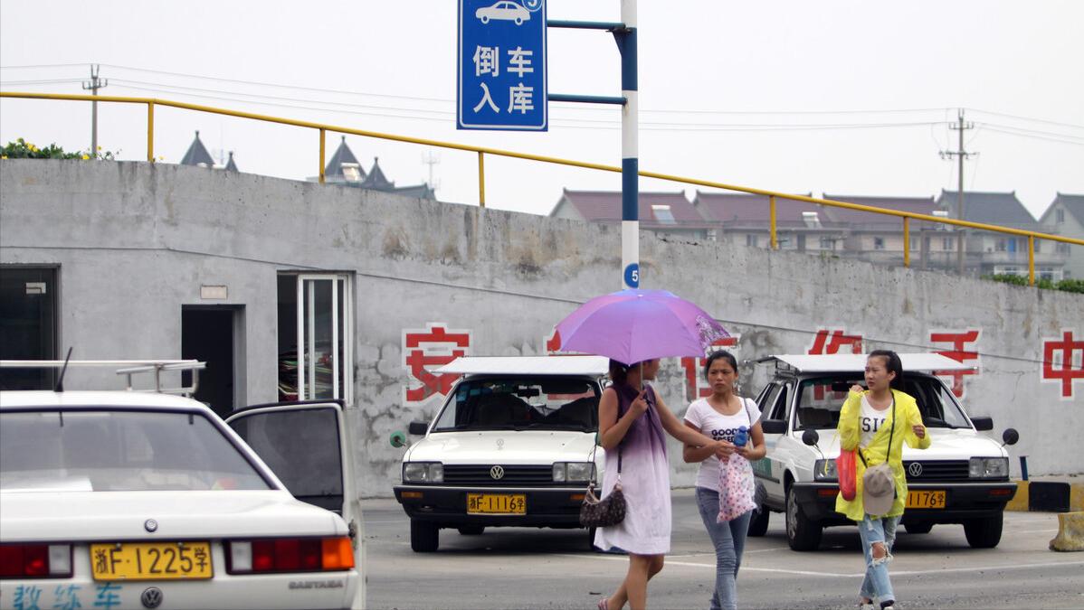 60岁以上老人无驾驶证可驾什么车,老年人c2驾驶证可以开什么车