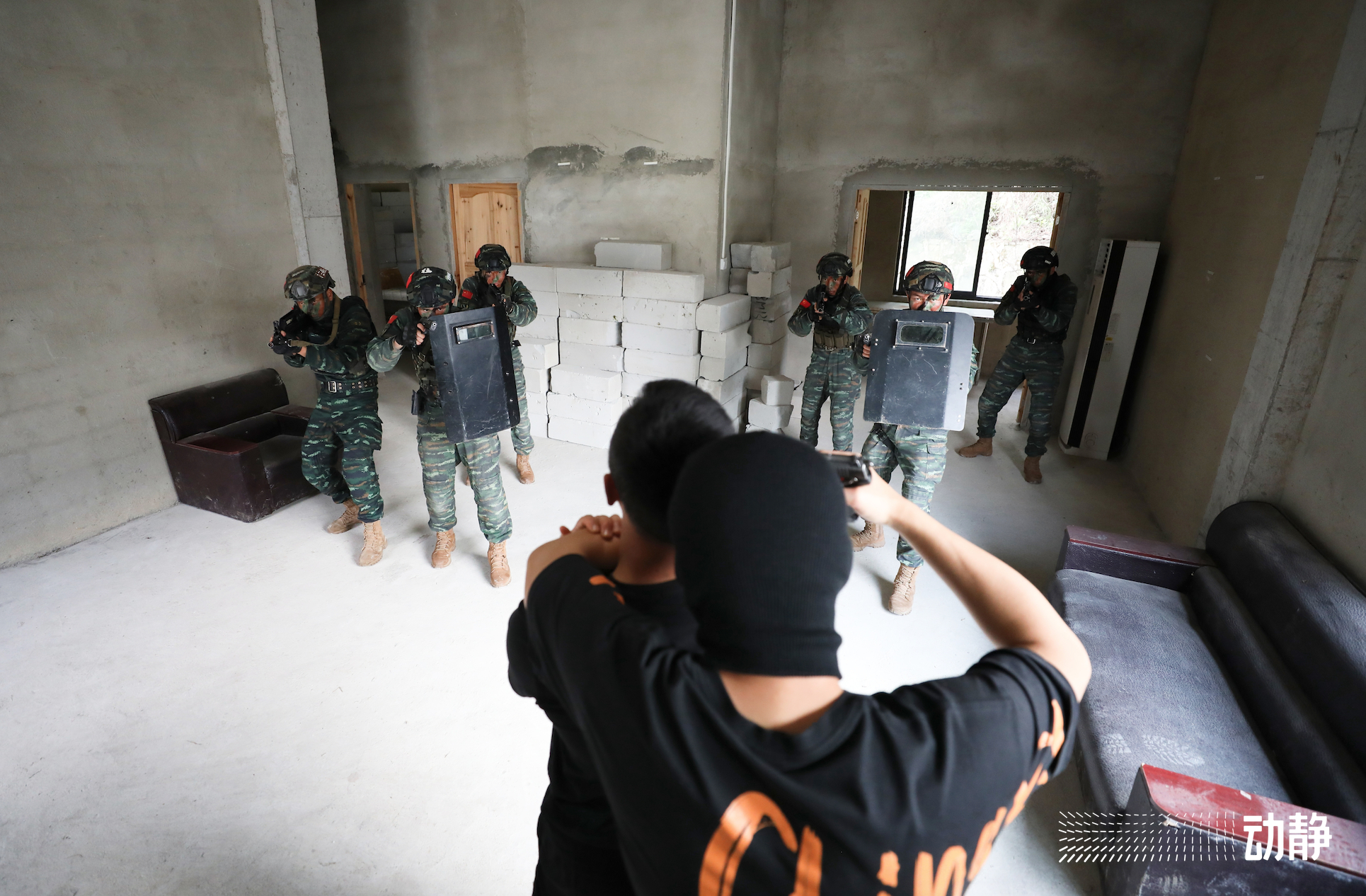 公安反劫持演练,特警支队反劫持人质警情演练