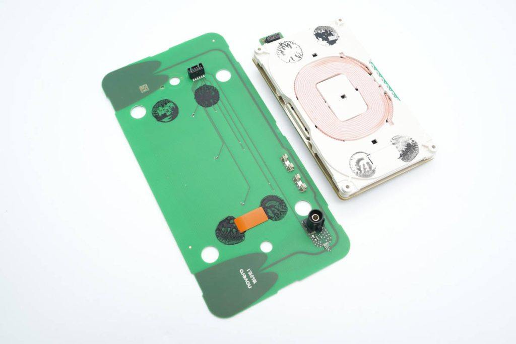 宝马5系无线充电拆解,宝马5系充电器怎么拆